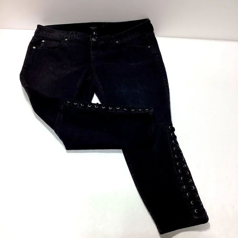 Torrid Denim Black Jeans Capri With Lacing on Side Leg 14R Cropped Leg